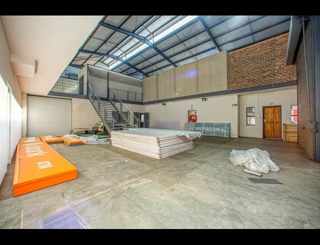 1,150M² WAREHOUSE TO LET IN WYNBERG