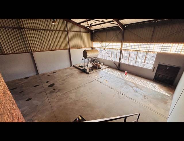 225M² WAREHOUSE TO LET IN ROBERTVILLE