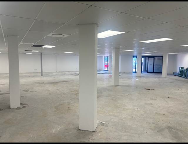 470M² RETAIL TO LET IN EPPING INDUSTRIAL