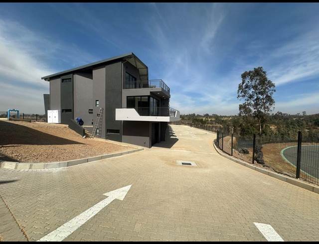 148M² WAREHOUSE TO LET IN MOREHILL