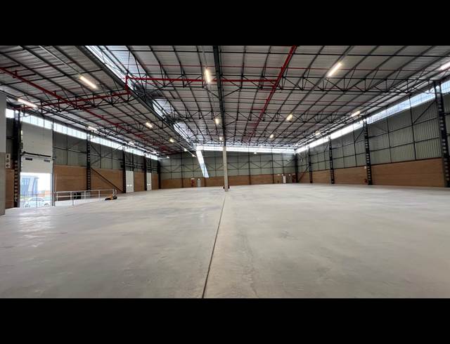 2,208M² WAREHOUSE TO LET IN AIRPORT PARK