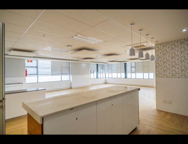 600M² OFFICE TO LET IN PARKHAVEN