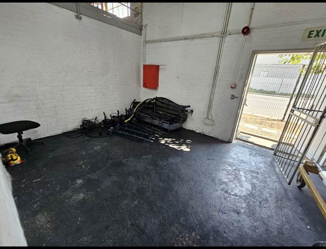 560M² WAREHOUSE TO LET IN BELLVILLE SOUTH INDUSTRIA