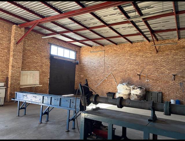 270M² WAREHOUSE TO LET IN WEST TURFFONTEIN