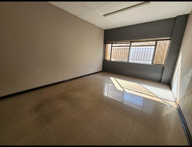 3,000M² WAREHOUSE TO LET IN BENROSE