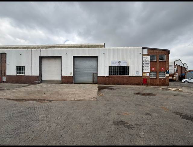 690M² WAREHOUSE TO LET IN JET PARK