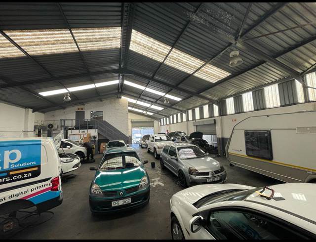 435M² WAREHOUSE TO LET IN STIKLAND INDUSTRIAL