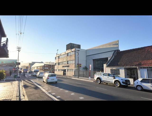 600M² BUILDING TO LET IN WOODSTOCK