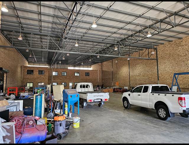 1,545M² FACTORY TO LET IN LANSERIA