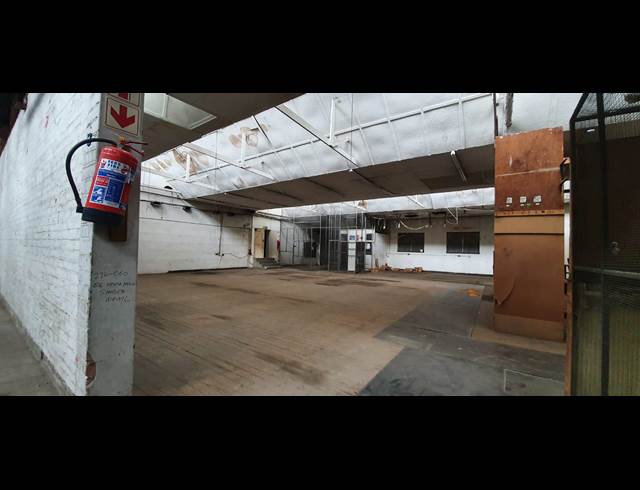 2,300M² WAREHOUSE TO LET IN CITY & SUBURBAN