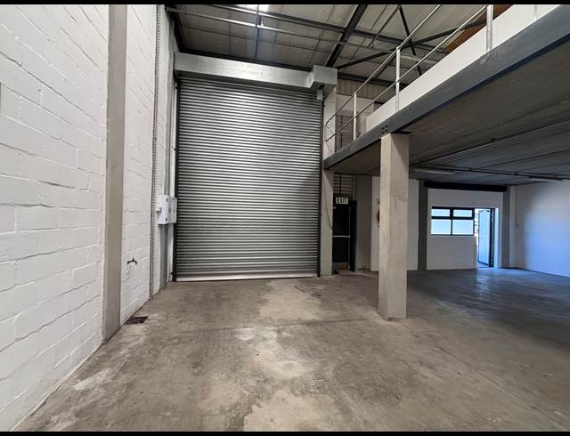 606M² WAREHOUSE TO LET IN STIKLAND