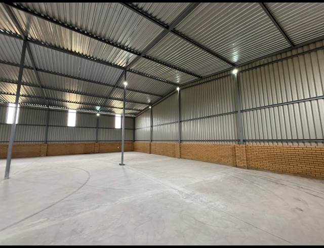 800M² WAREHOUSE TO LET IN TEDDERFIELD AH
