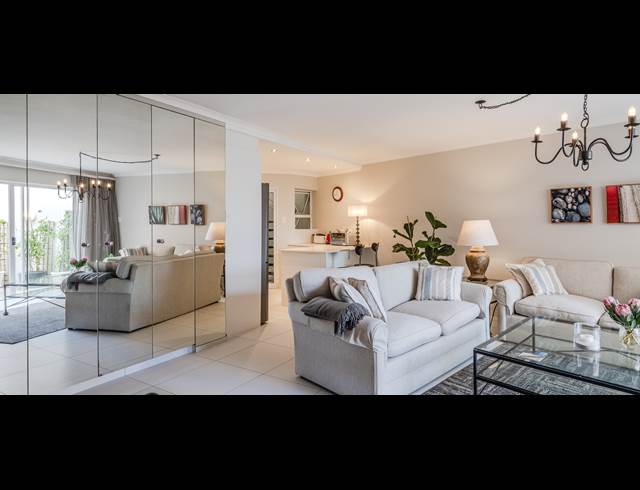 2 BEDROOM APARTMENT TO LET IN BANTRY BAY