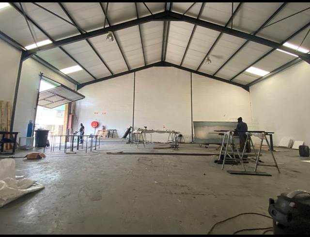 300M² WAREHOUSE TO LET IN KILLARNEY INDUSTRIA
