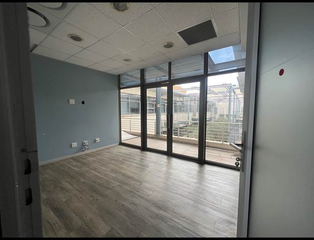 1,207M² OFFICE TO LET IN ROSEBANK