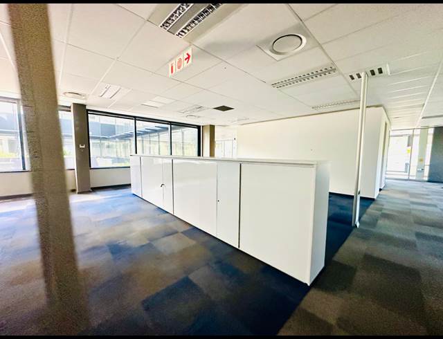 5,108M² OFFICE TO LET IN BRYANSTON