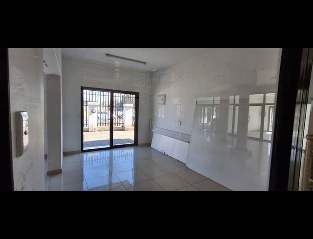 924.56M² BUSINESS CENTRE TO LET IN BENONI SOUTH