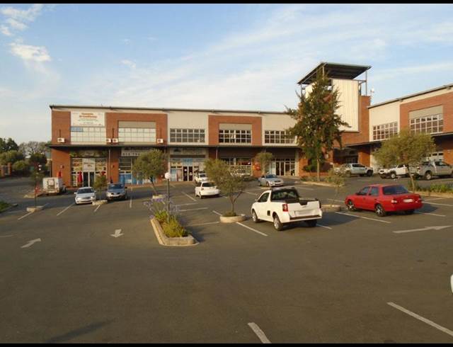 252M² WAREHOUSE TO LET IN LASER PARK