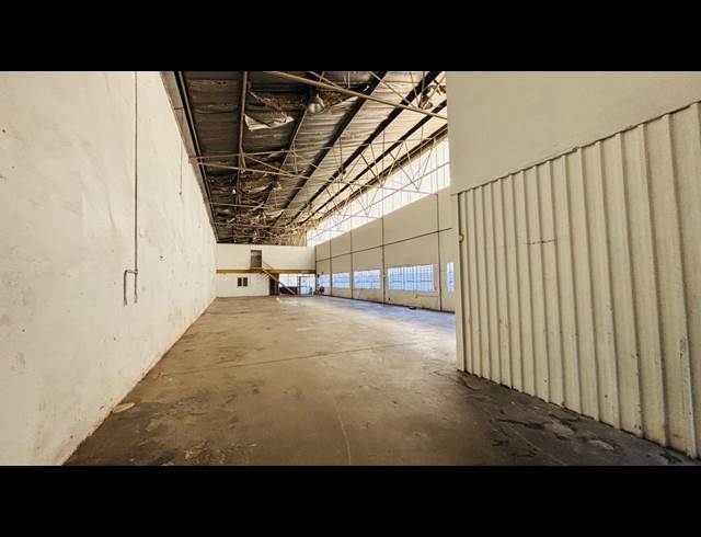690M² WAREHOUSE TO LET IN STORMILL