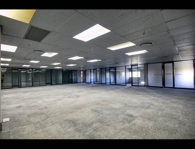 8,617M² WAREHOUSE TO LET IN LONGMEADOW
