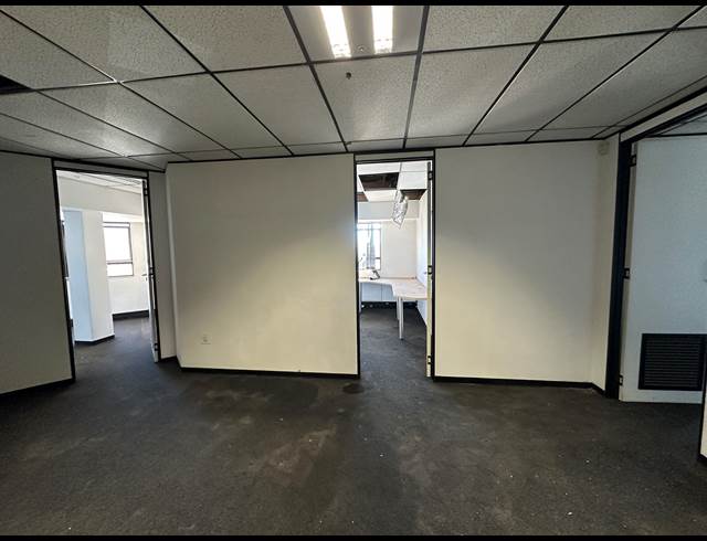 138M² OFFICE TO LET IN SUNNYROCK