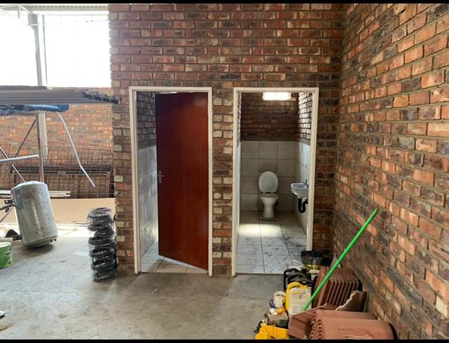 850M² WAREHOUSE TO LET IN ANDERBOLT
