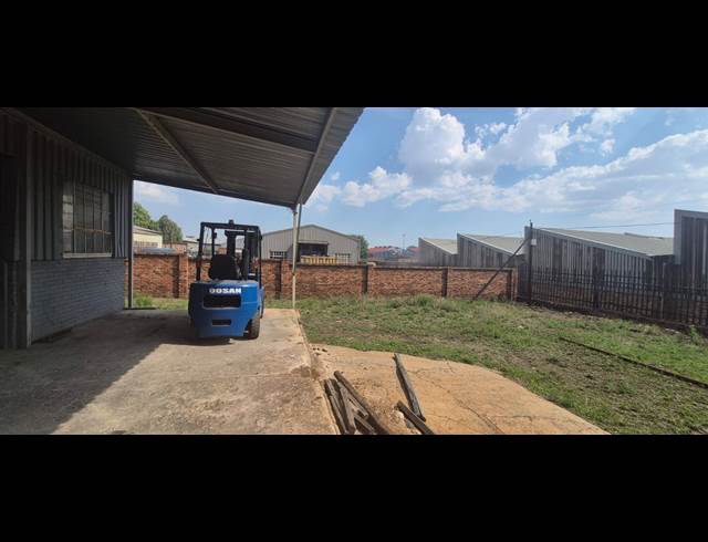 262M² WAREHOUSE TO LET IN ANDERBOLT