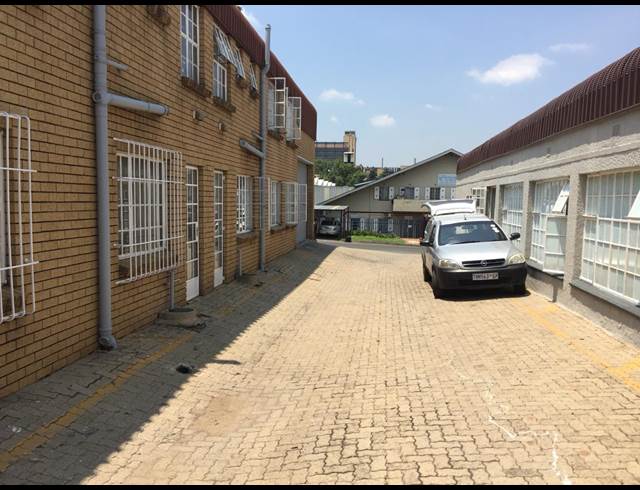 267M² WAREHOUSE RENTED IN STRIJDOMPARK