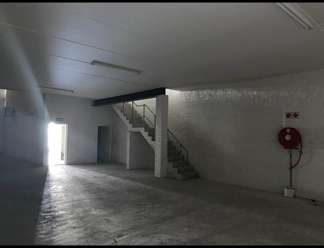 326M² WAREHOUSE TO LET IN PAARL CENTRAL