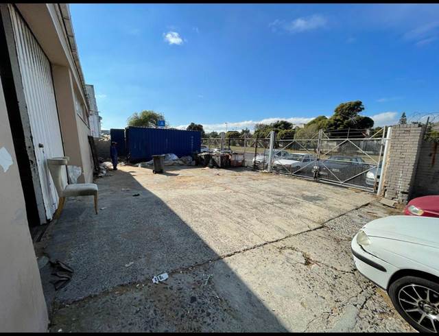 800M² WAREHOUSE RENTED IN NDABENI