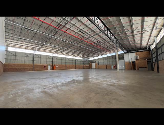 1,765M² WAREHOUSE TO LET IN AIRPORT PARK