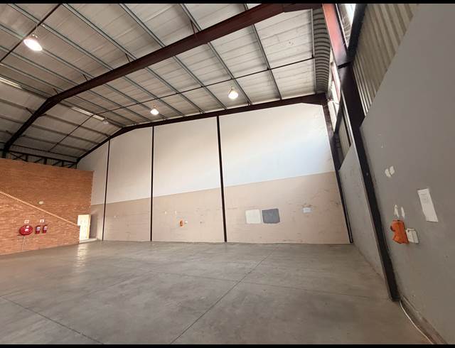 425M² WAREHOUSE TO LET IN AIRPORT PARK