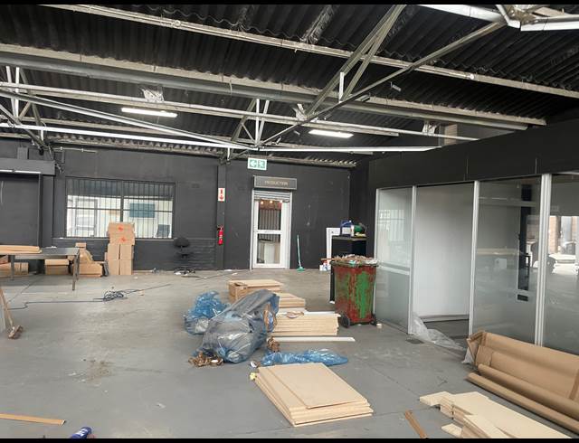 800M² WAREHOUSE TO LET IN LANSDOWNE
