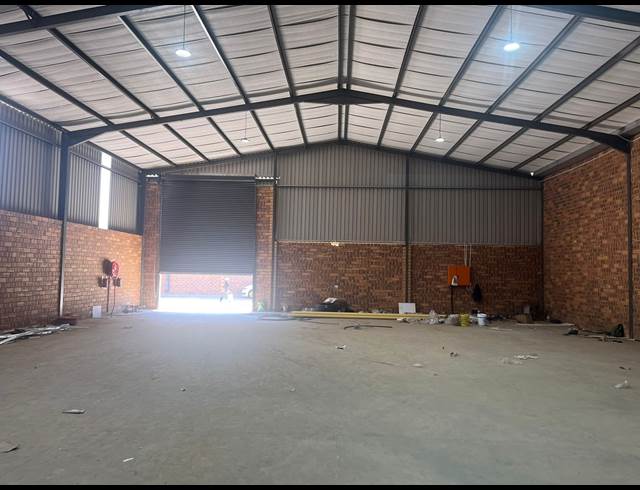 816M² WAREHOUSE TO LET IN THETA
