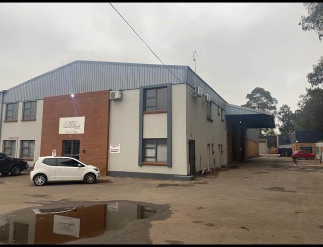 1,200M² WAREHOUSE TO LET IN PETIT