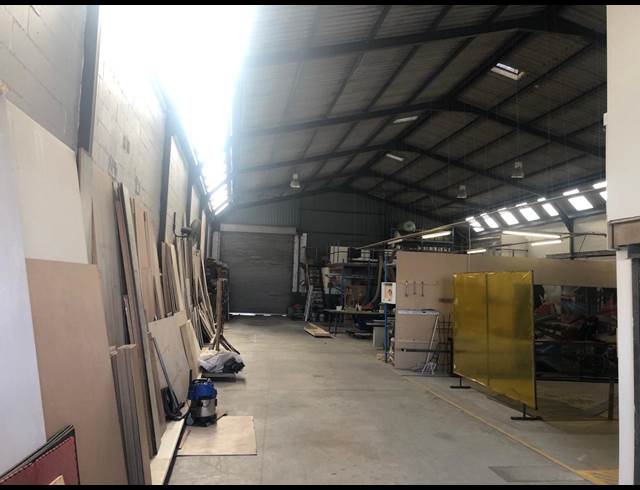 619M² WAREHOUSE RENTED IN STIKLAND INDUSTRIAL