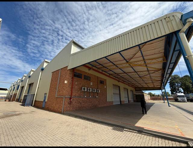 4,913M² WAREHOUSE TO LET IN CLAYVILLE