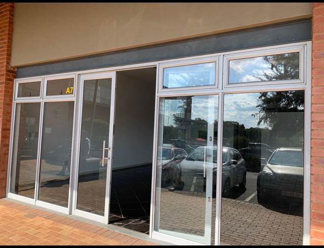 112M² WAREHOUSE TO LET IN LASER PARK