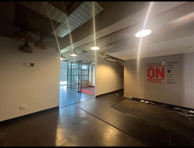1,305M² OFFICE TO LET IN ROSEBANK