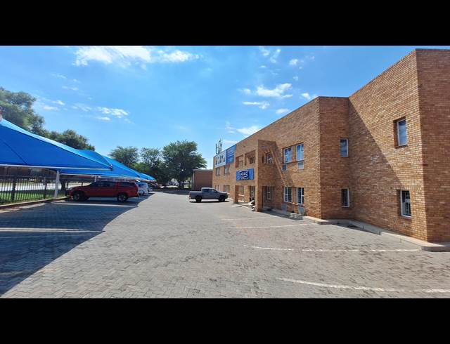 2,700M² FACTORY TO LET IN STORMILL