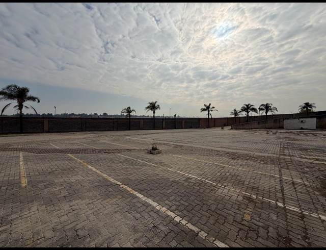 8,000M² INDUSTRIAL YARD TO LET IN COMMERCIA