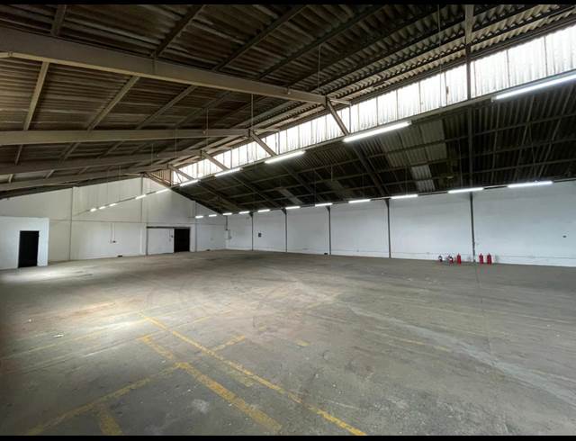 1,050M² WAREHOUSE TO LET IN BEACONVALE