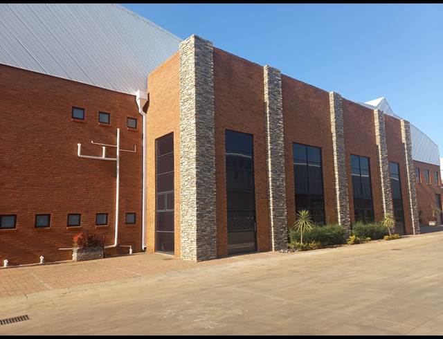 2,270M² WAREHOUSE TO LET IN POMONA