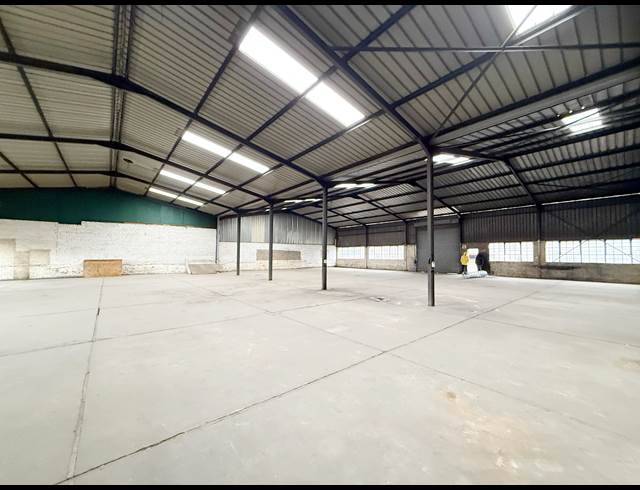 800M² WAREHOUSE TO LET IN WADEVILLE