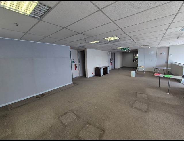 1,700M² WAREHOUSE TO LET IN LINBRO PARK