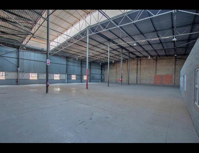 1,545M² WAREHOUSE TO LET IN HALFWAY HOUSE