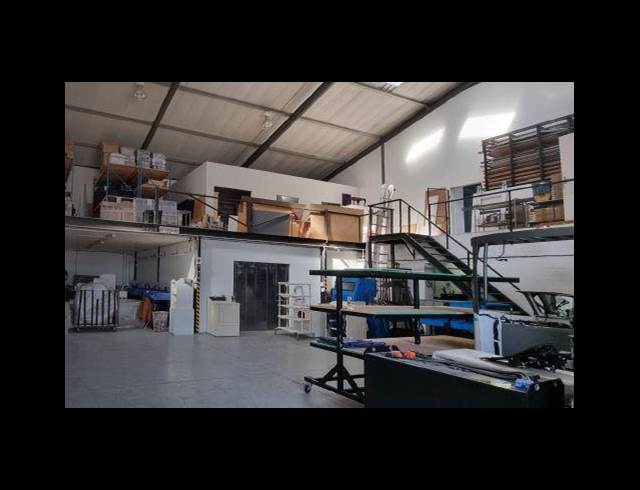 1,542M² WAREHOUSE TO LET IN MARCONI BEAM INDUSTRIA