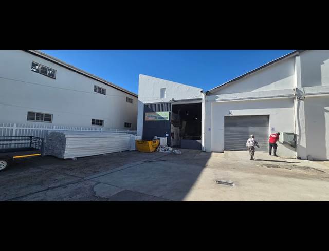 220M² WAREHOUSE TO LET IN DAL JOSAFAT