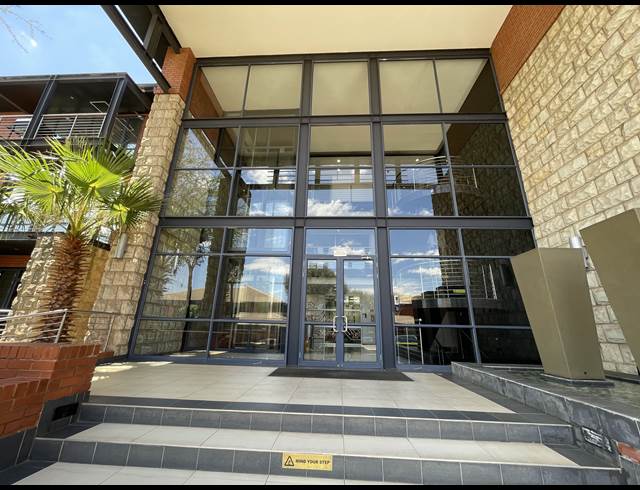 725M² OFFICE TO LET IN BRYANSTON