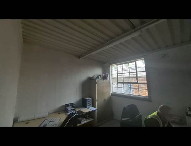 262M² WAREHOUSE TO LET IN ANDERBOLT